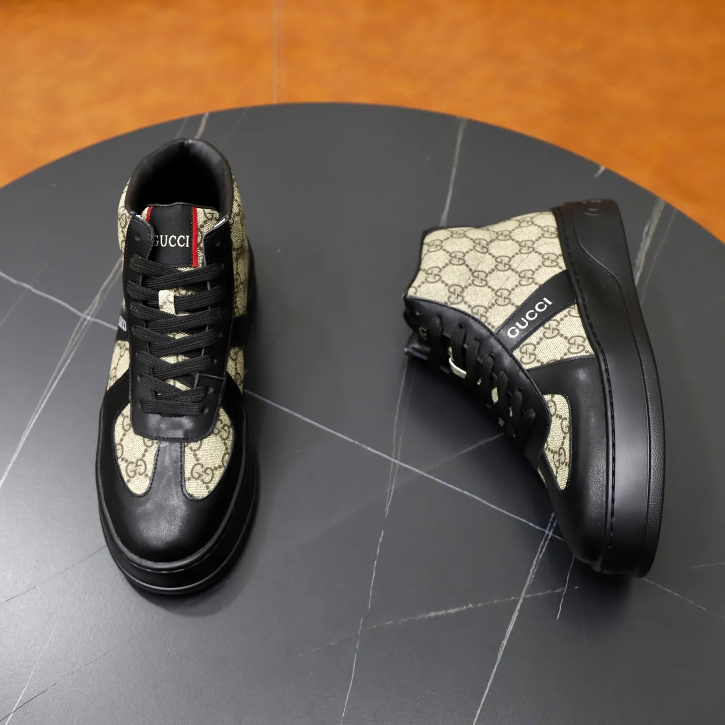 Ex-factory price: 442💰🙅‍♂️🙅‍♂️🙅‍♂️ Brand: GUCCI Standard code: 38-44 (45 customized) Grade: Same as the official website Material: Original cowhide material spliced with brand cloth Comfortable and breathable lining Lightweight and wear-resistant sports outsole Style category: Men's fashionable casual shoes Running sports shoes Distinguished luxury brand elements Top luxury color: actual picture color